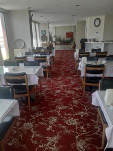 A restaurant or other place to eat at OTEL AMİLLER
