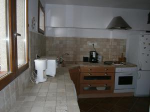 Kuchyň nebo kuchyňský kout v ubytování Vacancorse Maison U Canale + 136 fotografií