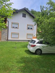 a car parked in front of a house at Seosko domacinstvo Halil in Ćukovi
