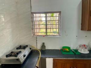 Kuchyň nebo kuchyňský kout v ubytování Malavembu Kaadu Resort