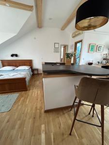 Voodi või voodid majutusasutuse Guesthouse Fjaka toas