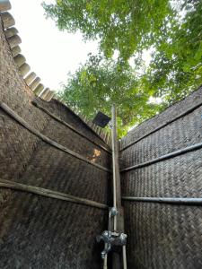 een hek met een slang aan een dak bij Bamby Chilling House - Feel The Nature in Sauraha