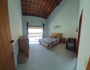 Katil atau katil-katil dalam bilik di Casa encontro dos Rio lumiar