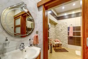 a bathroom with a sink and a mirror at APARTAMENT & SPA Dworski Zakątek in Reda +32 photos