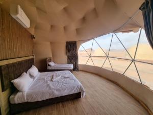 Postel nebo postele na pokoji v ubytování Wadi Rum Desert Camp