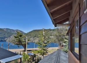 a view of a lake from a house at Apart Hotel Orilla Mansa by Visionnaire in San Martín de los Andes