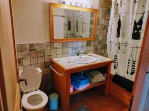 Ένα μπάνιο στο Charmant studio, plein sud, sport et relax