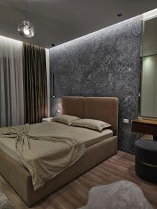 Una cama o camas en una habitación de MAin Luxury Apartment 1