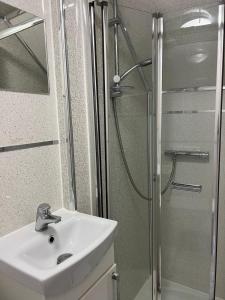 Ένα μπάνιο στο Oxborne Rooms UK - 22 Seaton
