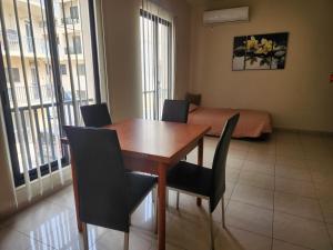 Uma área de estar em Sea views apartment-wifi-sleep 5
