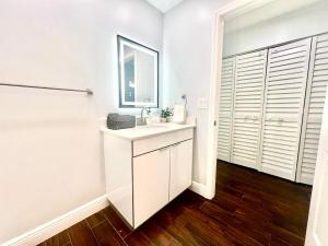 Gallery image of Spacious Convenient 2/2, Perfect for Groups in WPB in West Palm Beach