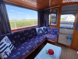 Gallery image of Boat Stoer - niet om mee te varen in Jutrijp