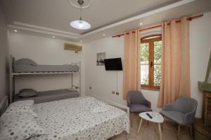 Ένα ή περισσότερα κρεβάτια σε δωμάτιο στο Hotel Shkodra Lake