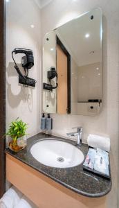 Playsales Scarlet Vijay Nagar Indore的一间浴室