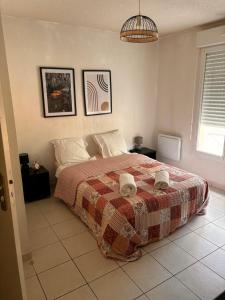 Krevet ili kreveti u jedinici u objektu Mondello Hotellerie&Consultant : Appartement de standing 47m2 avec piscine Cannes