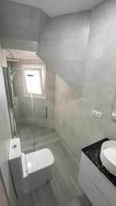 Ένα μπάνιο στο Apartamento Murillo