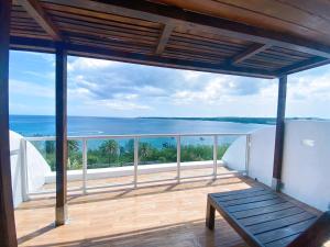 南灣的住宿－南鴻雅築South Home，阳台享有海景。