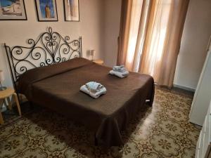 a bedroom with a bed with two towels on it at Apartment Trapani's heart in Trapani