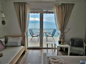 a living room with a view of the ocean at Apartmani Rustik Trpejca in Trpejca