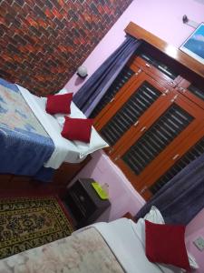 Una cama o camas en una habitación de Galaxy Inn Guest House
