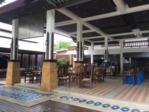 Ein Restaurant oder anderes Speiselokal in der Unterkunft Salad Buri Resort- SHA Extra Plus 