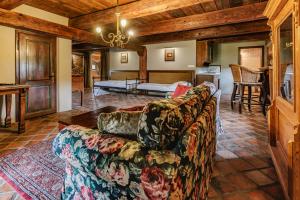 a living room with a couch and a table at Barokni Spejchar in Tlučná
