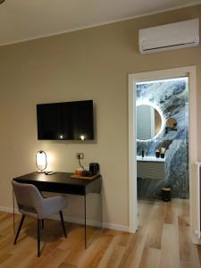TV a/nebo společenská místnost v ubytování Agape Charme Rooms
