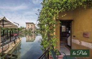 a view of a river with a building in the background at Il Borghetto Vacanze nei Mulini in Valeggio sul Mincio