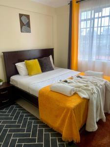 מיטה או מיטות בחדר ב-Trice Homes One Bedroom Condo at Lavender Apartment