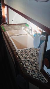 een open koelkast met een gootsteen bij Sail boat in Bocas del Toro in Carenero