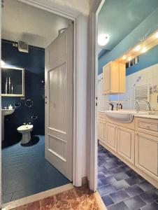 a bathroom with a tub and a sink and a toilet at San Romano centro storico in Lucca