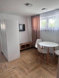 Televisyen dan/atau pusat hiburan di Apartamenty W Domu DeLux