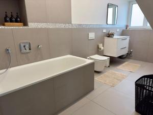 Ένα μπάνιο στο Nachhaltiges Penthouse mit Dachterasse +3 φωτογραφίες
