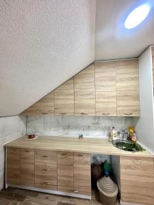 Kuchyň nebo kuchyňský kout v ubytování Apartman Quince