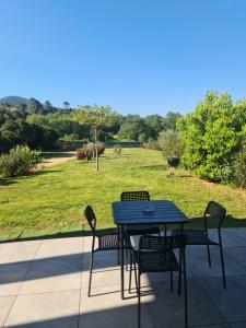 Κήπος έξω από το Villas Zanzimare Casa