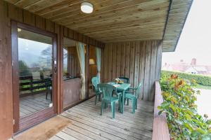 Rõdu või terrass majutusasutuses Yew Tree Lodge