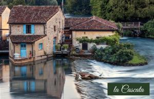 an image of a river with houses in a town at Il Borghetto Vacanze nei Mulini in Valeggio sul Mincio
