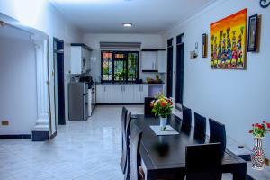 a kitchen and dining room with a table and chairs at The Family York in Buzzi