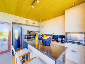 a kitchen with a counter with a bowl on it at Maruwá - Villa Deluxe 30 in Mata de Sao Joao