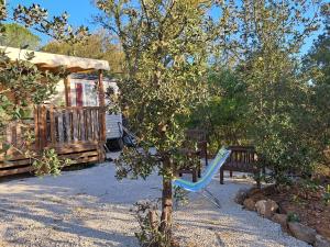 Zahrada ubytování Bungalow 4 personnes sur sur propriété privée au calme à 10 mn des plages de Sainte Maxime