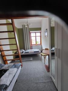 Postel nebo postele na pokoji v ubytování Apartmán Julie Heřmanův Městec, Chrudim
