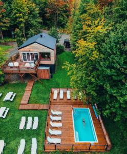 an aerial view of a backyard with a swimming pool at Station Chene rouge in Albert Mines