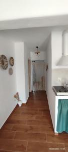 Küche/Küchenzeile in der Unterkunft White Lotus seaside apartment