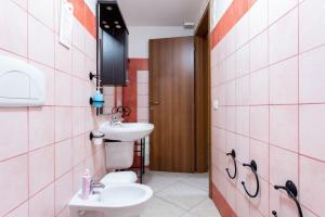 Foto dalla galleria di Affittacamere Shardana a Càbras