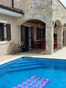Bazén v ubytování Villa Seaside nebo v jeho okolí