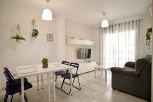 Televízia a/alebo spoločenská miestnosť v ubytovaní Bonito apartamento cerca de la playa de Torrox