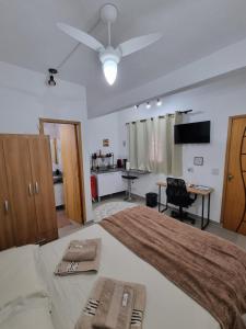 a bedroom with a large bed and a desk at Studio fantástico in São Paulo