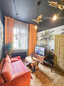 TV a/nebo společenská místnost v ubytování Butik Apartamenty Old Town Toruń - Parking, Zależnie od dostępności