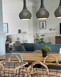 a living room with a table and chairs and two lights at Jugendstil-Appartement mit Terrasse und Balkon in Siegburg
