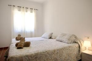 Posteľ alebo postele v izbe v ubytovaní Apartamento cerca de la playa Torrecilla + 26 fotografií